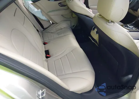 2019 Mercedes-Benz C 300 z USA, uszkodzony, nr VIN 55SWF8DB6KU290010